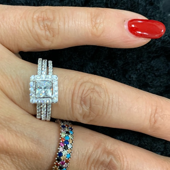 3pc set Engagement Ring and 2 Wedding Bands - Picture 7 of 8